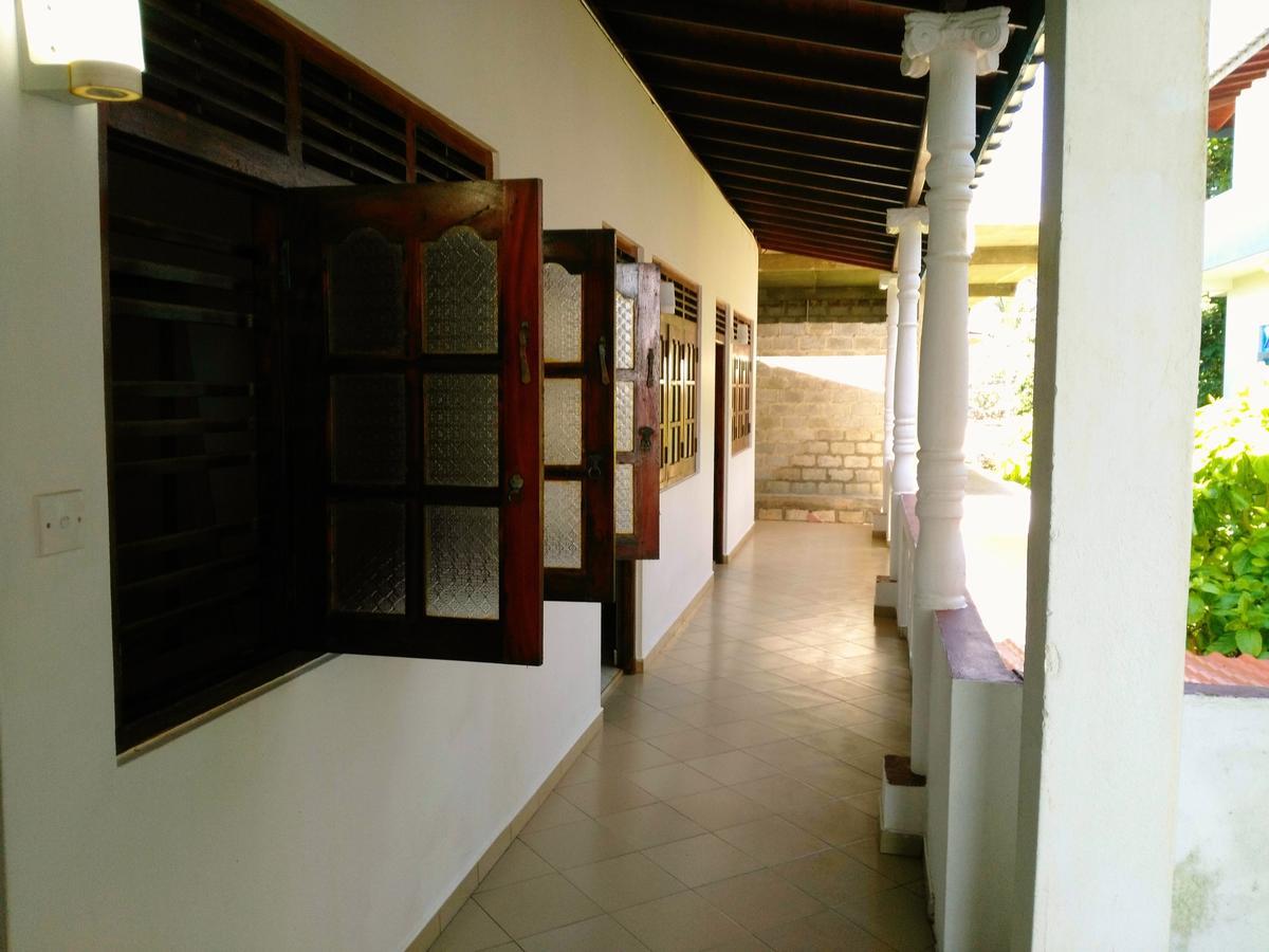 Sunnys Beach Guest House Hikkaduwa Exteriör bild