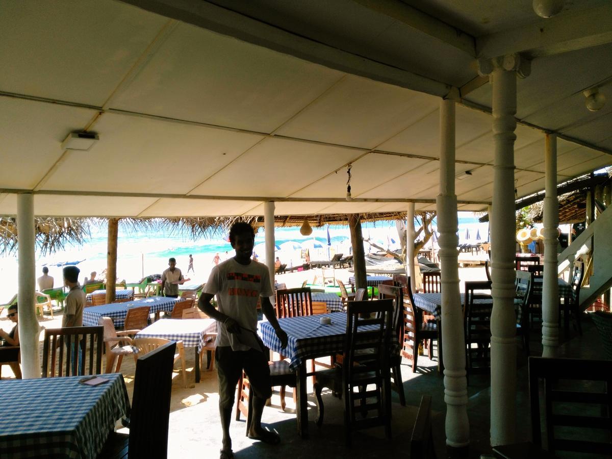 Sunnys Beach Guest House Hikkaduwa Exteriör bild