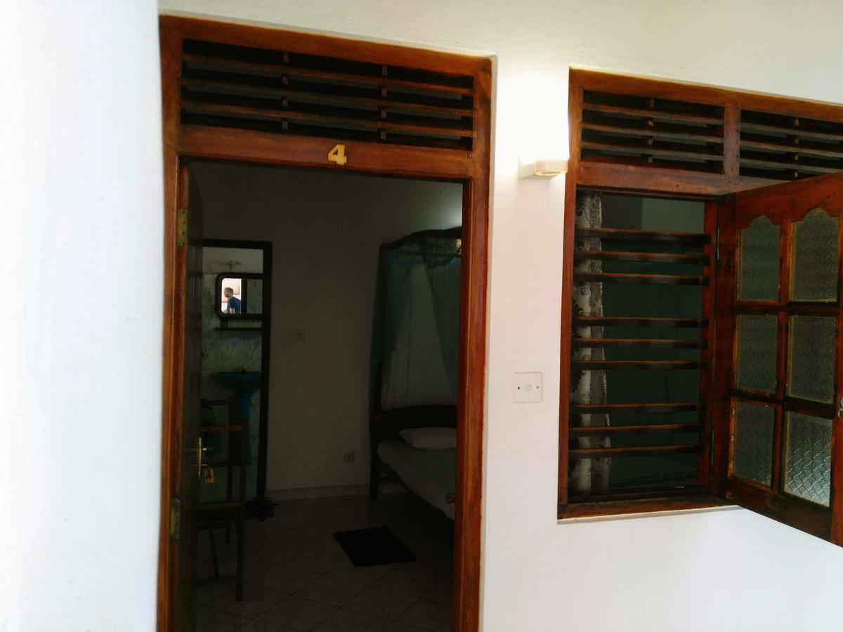 Sunnys Beach Guest House Hikkaduwa Exteriör bild