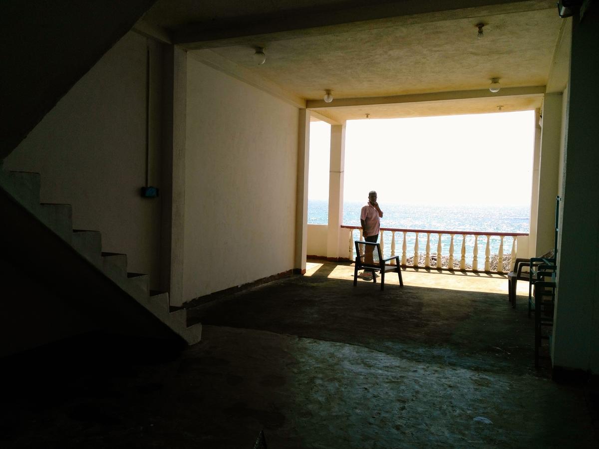Sunnys Beach Guest House Hikkaduwa Exteriör bild