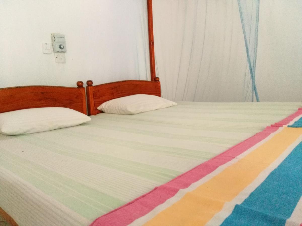 Sunnys Beach Guest House Hikkaduwa Exteriör bild