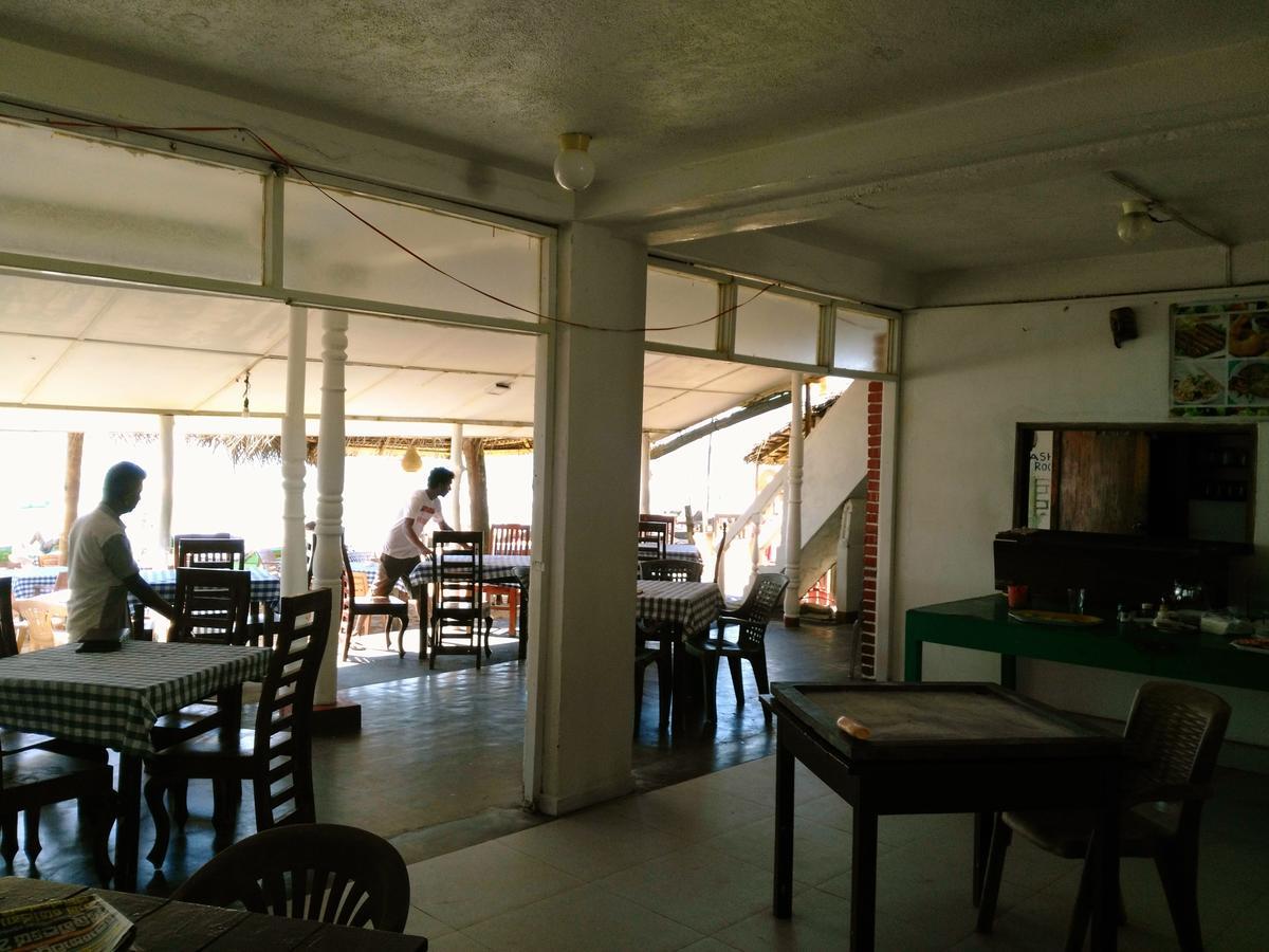 Sunnys Beach Guest House Hikkaduwa Exteriör bild
